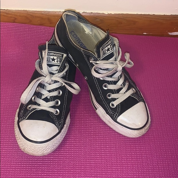 black low rise converse